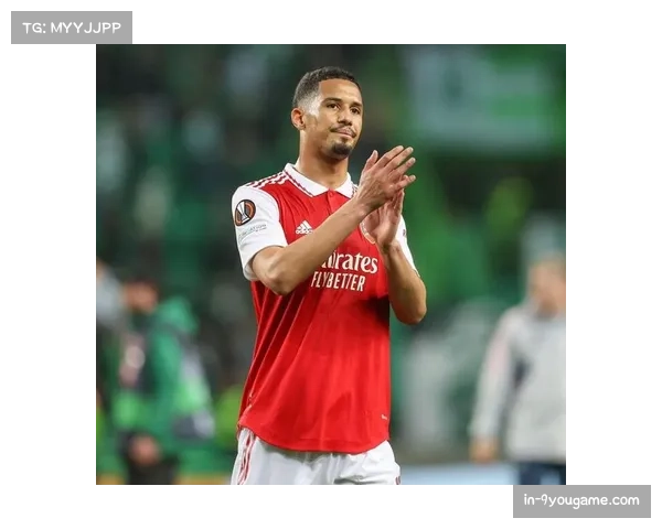 曼联客场胜阿森纳判罚成焦点，萨利巴犯规未判引争议